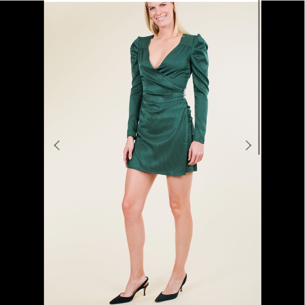 💚 WAYF Hunter Green Rhinestone Button Ruched Dress